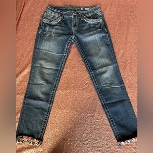 MISS ME SIGNATURE (CUFFED SKINNY) JEANS TAG Sz 28. BEADED Aztec-style. Y2K. Boho